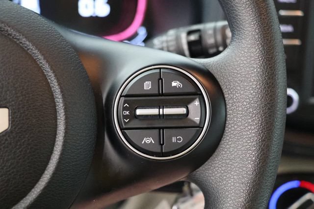 Used 2025 Kia Soul LX w/ LX Technology Package FWD image 22