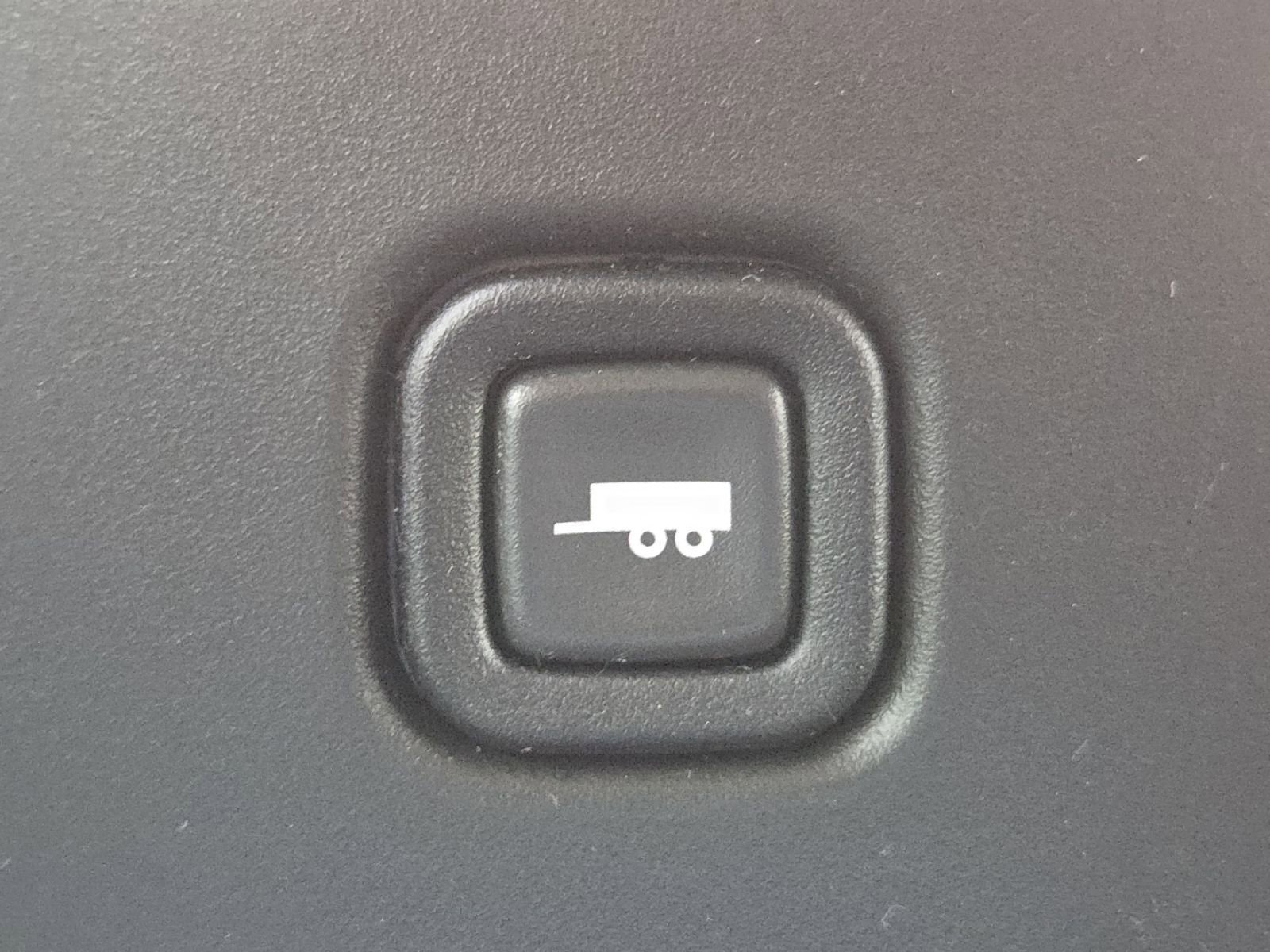 Used 2023 Chevrolet Express 2500 w/ Driver Convenience Package image 4