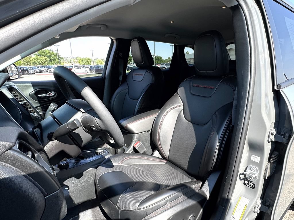 Used 2022 Jeep Cherokee Trailhawk w/ Premium Leather Package AWD/4WD image 20