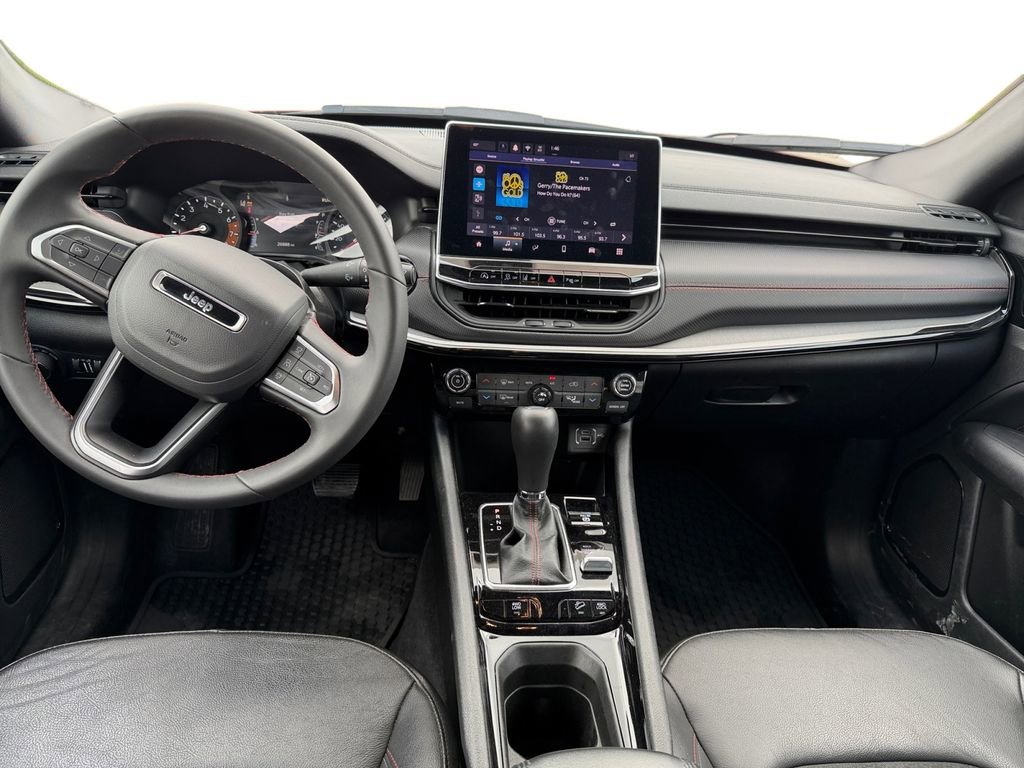 Used 2025 Jeep Compass Trailhawk AWD/4WD image 10