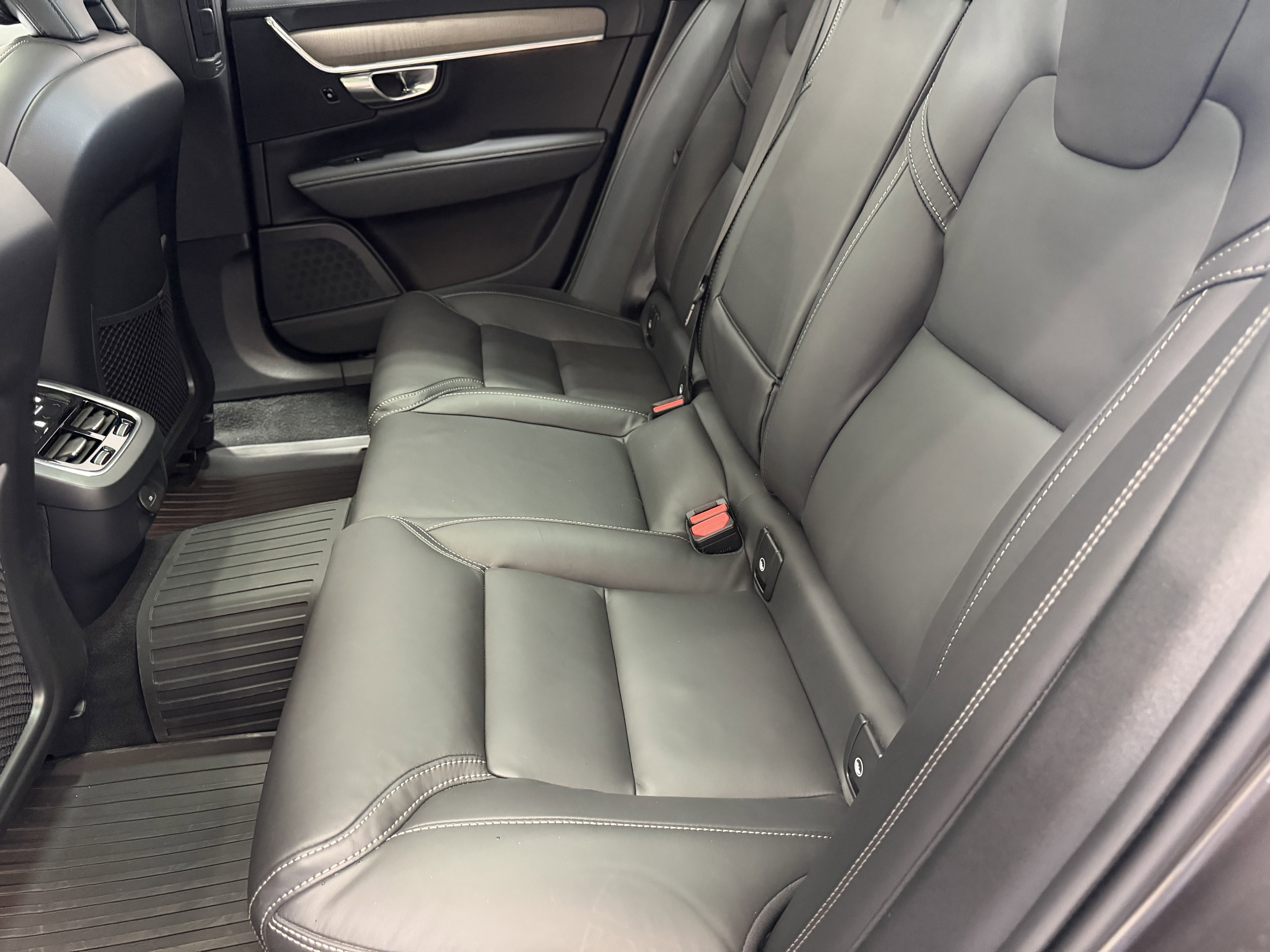 Used 2025 Volvo V90 B6 Cross Country Ultra w/ Protection Package Premier AWD/4WD image 26