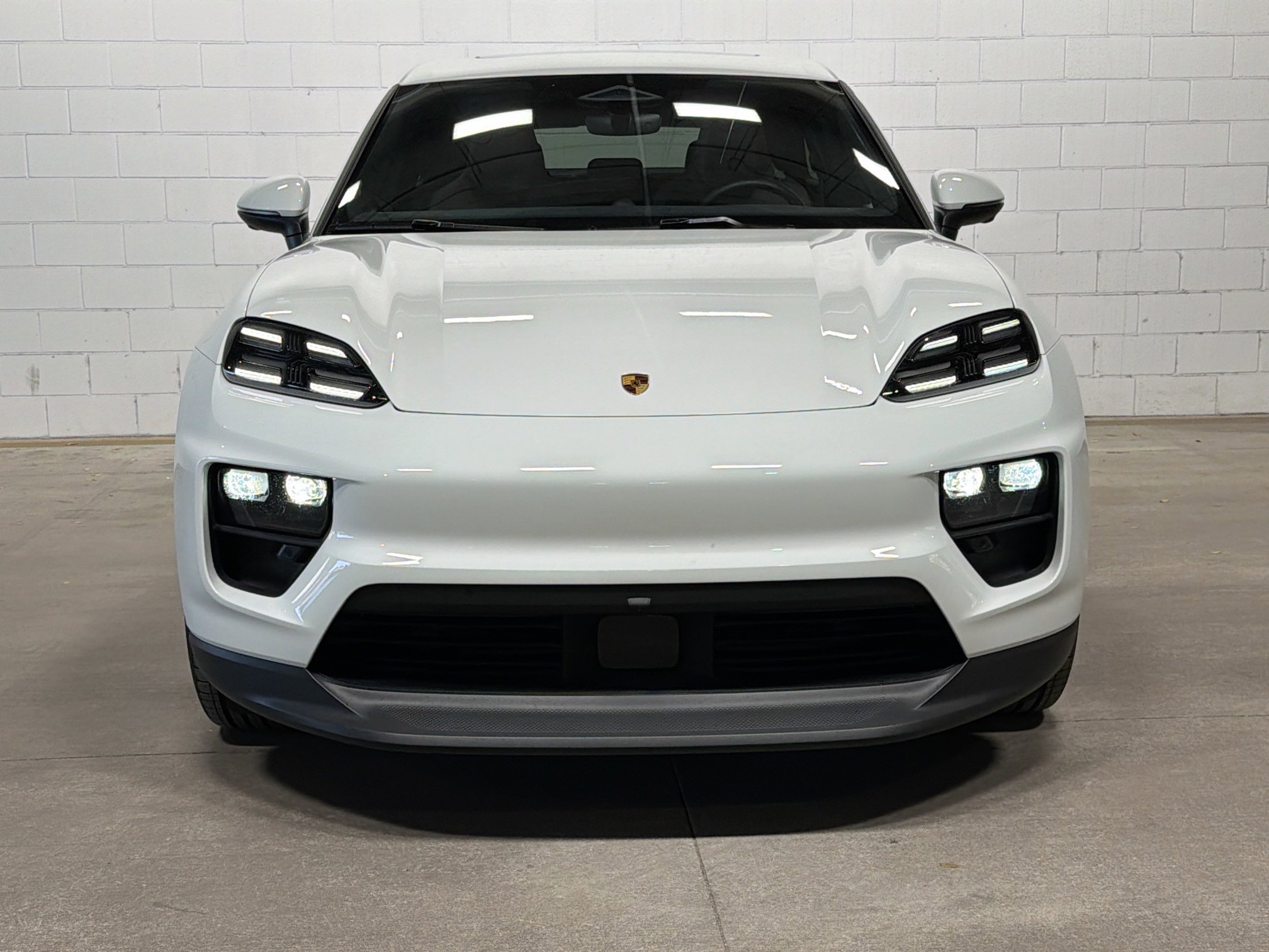 Certified 2025 Porsche Macan 4S Electric image 9