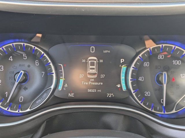 Used 2023 Chrysler Pacifica Touring-L image 14