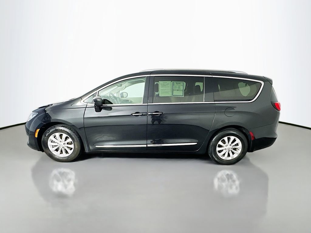 Used 2019 Chrysler Pacifica Touring-L FWD image 4