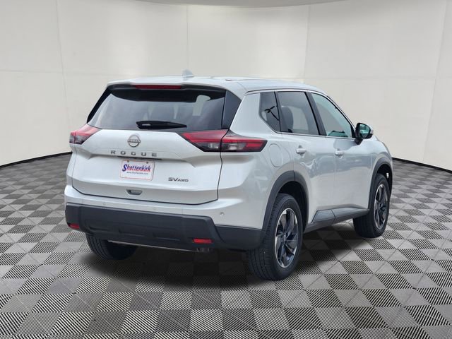 Used 2024 Nissan Rogue SV image 3