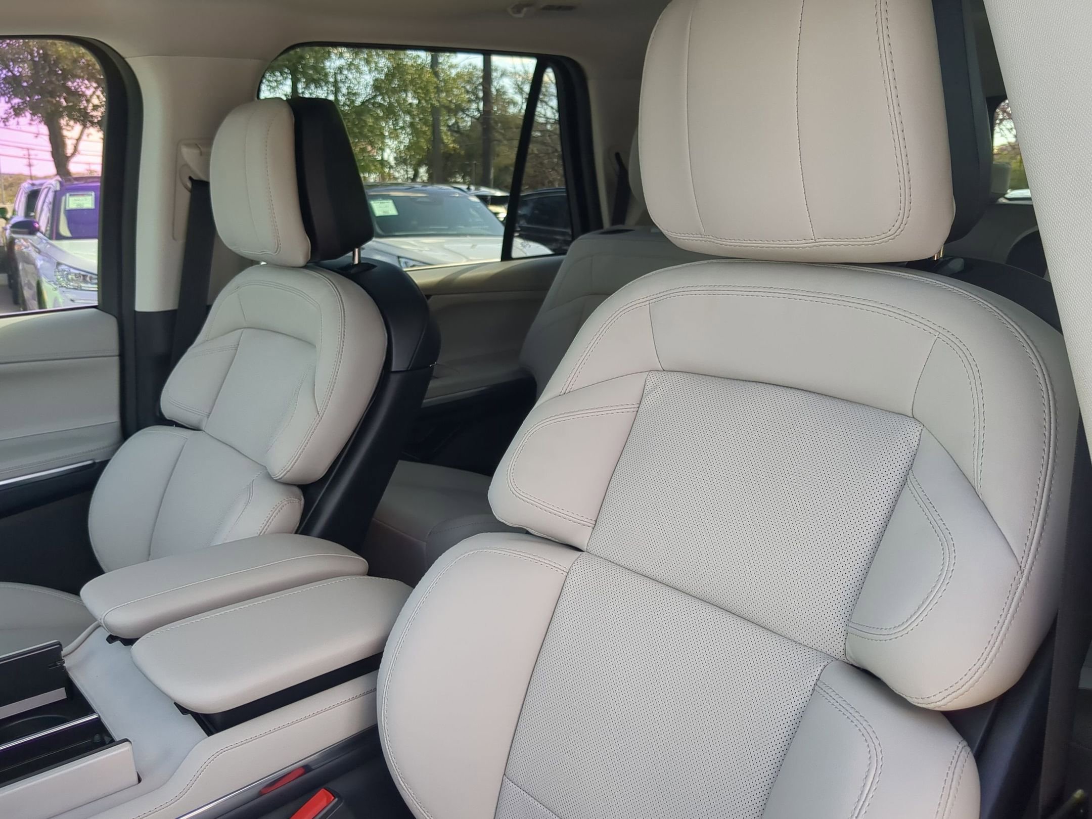 New 2026 Lincoln Navigator Premiere image 10