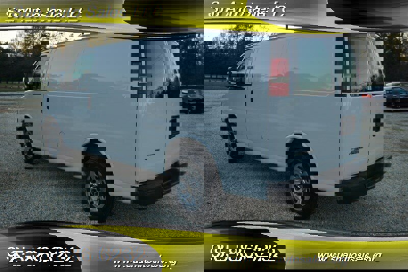 Used 2010 Chevrolet Express 1500 image 12