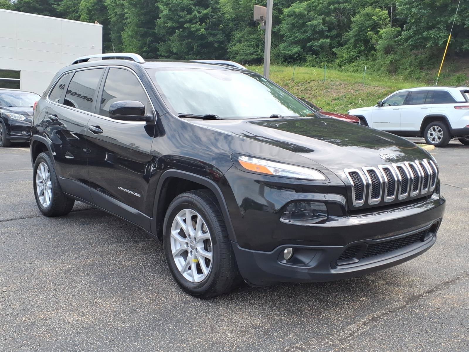 Certified 2016 Jeep Cherokee Latitude w/ Safety/Convenience Group AWD/4WD image 6