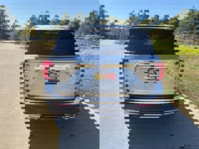 Used 2021 Ford Explorer XLT w/ Equipment Group 202A image 4