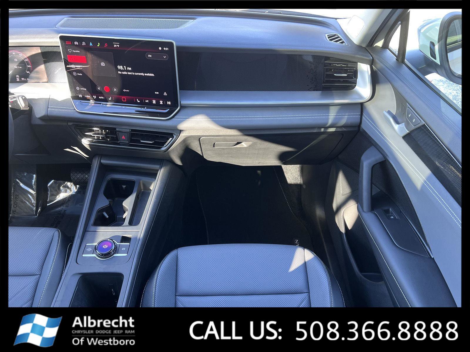 Used 2025 Volkswagen Tiguan SE image 23