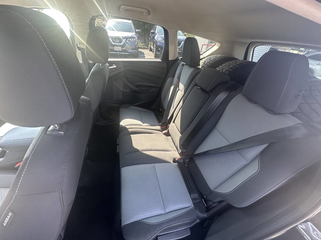 Used 2017 Ford Escape SE image 12