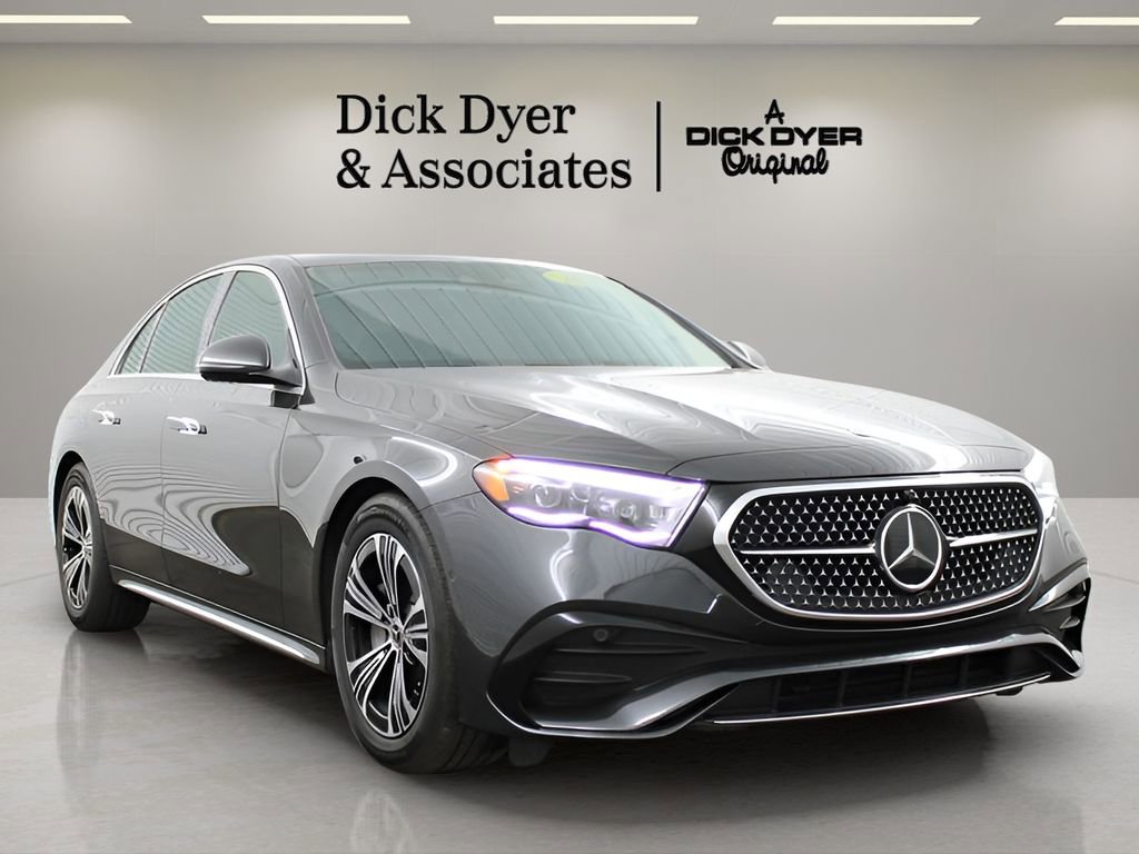Used 2025 Mercedes-Benz E 450 4MATIC Sedan image 8