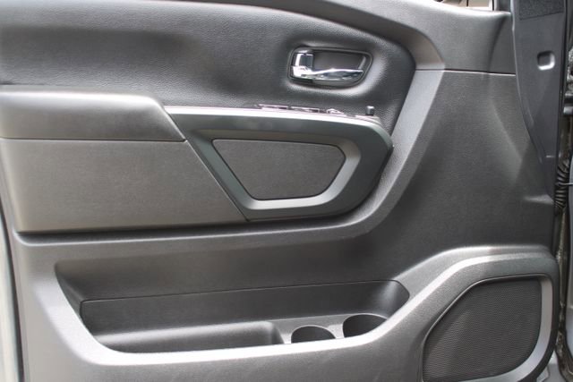 Used 2018 Nissan Titan SV w/ SV Convenience Package RWD image 17