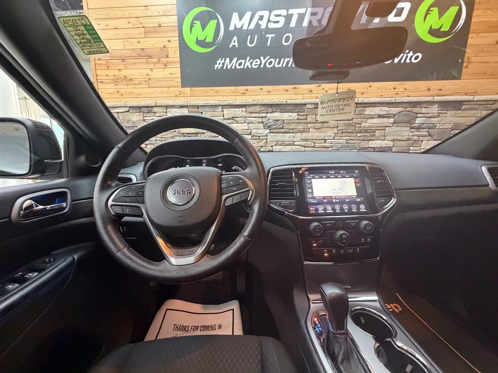 Used 2020 Jeep Grand Cherokee Laredo AWD/4WD image 33