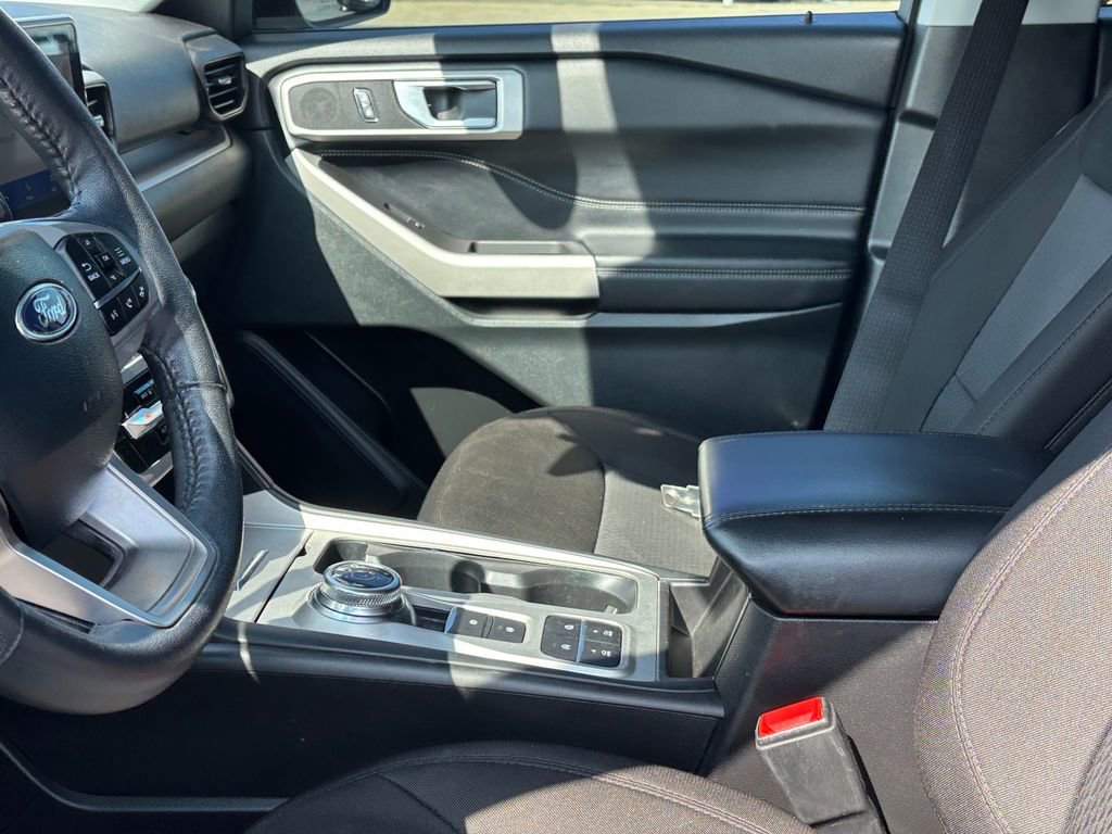 Used 2024 Ford Explorer XLT image 10