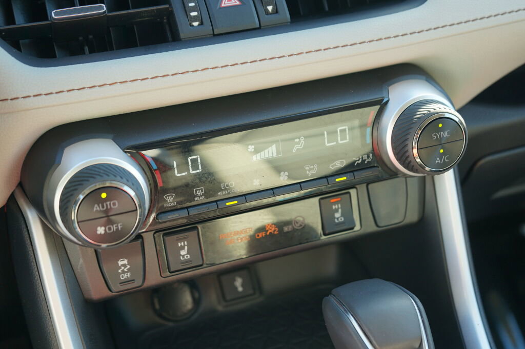 Used 2022 Toyota RAV4 XLE Premium image 20