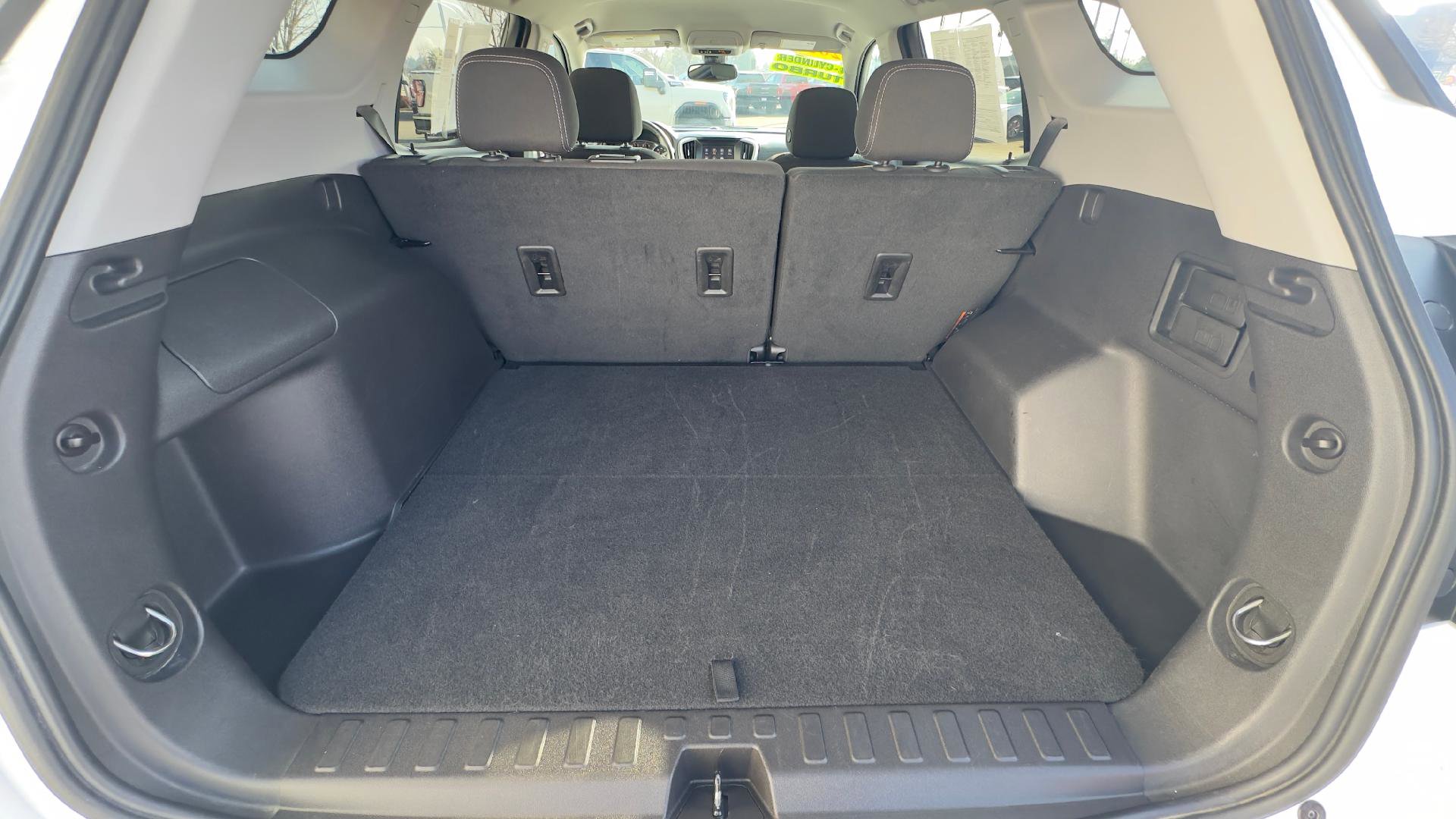 Used 2024 GMC Terrain SLE image 7