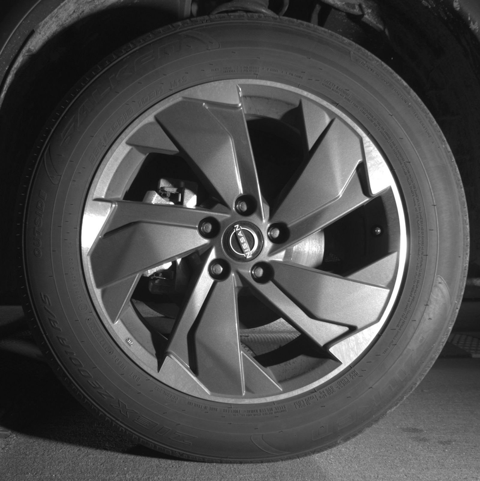 Used 2025 Nissan Rogue SV FWD image 14