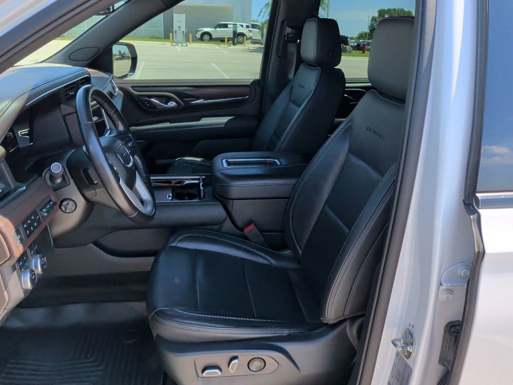Used 2022 GMC Yukon XL Denali AWD/4WD image 13