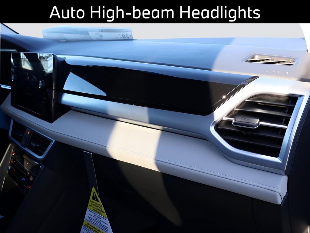 Used 2025 Volkswagen Taos SE image 13