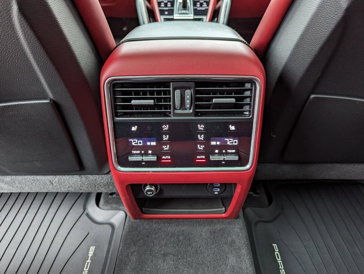 Used 2023 Porsche Cayenne Platinum Edition image 41