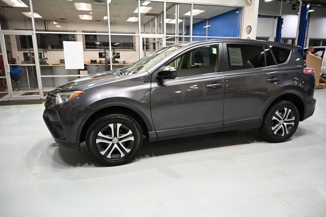 Used 2018 Toyota RAV4 LE image 7