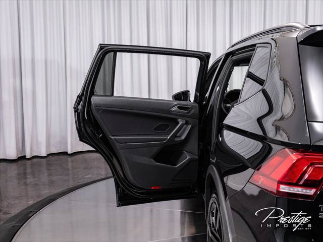 Used 2020 Volkswagen Tiguan SE R-Line FWD image 37