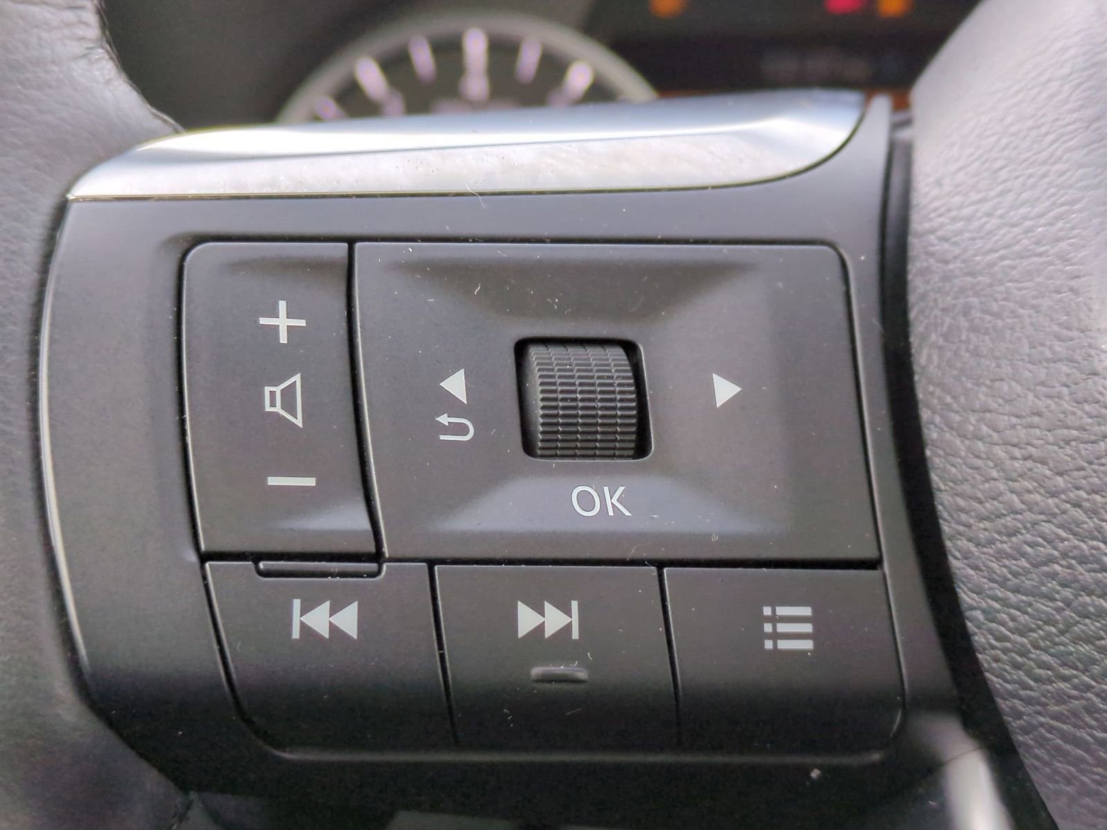 Used 2023 INFINITI QX60 Pure image 26