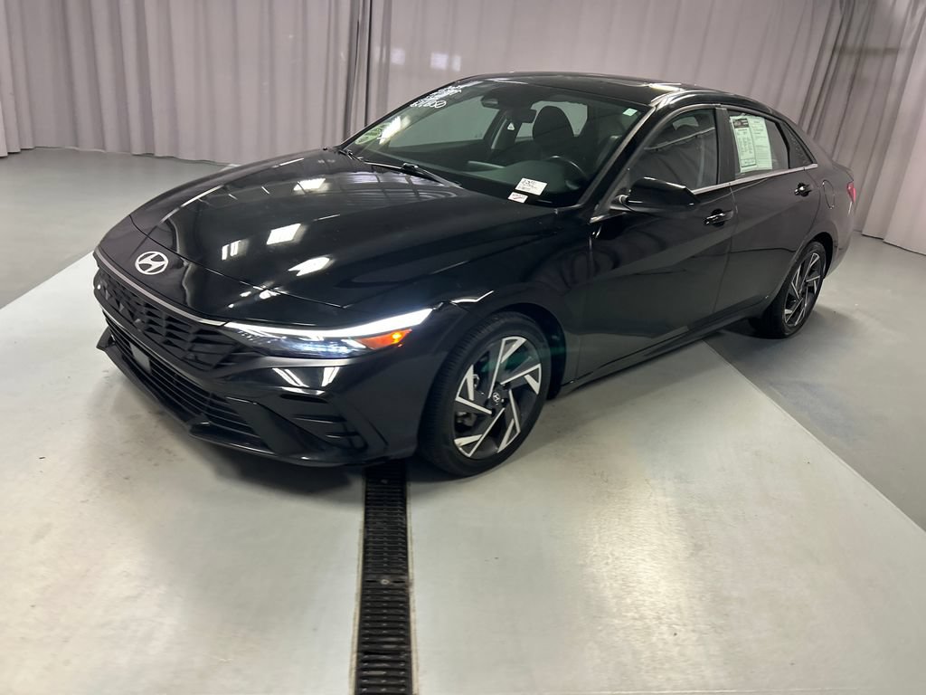 Used 2024 Hyundai Elantra SEL w/ Convenience Package FWD image 3