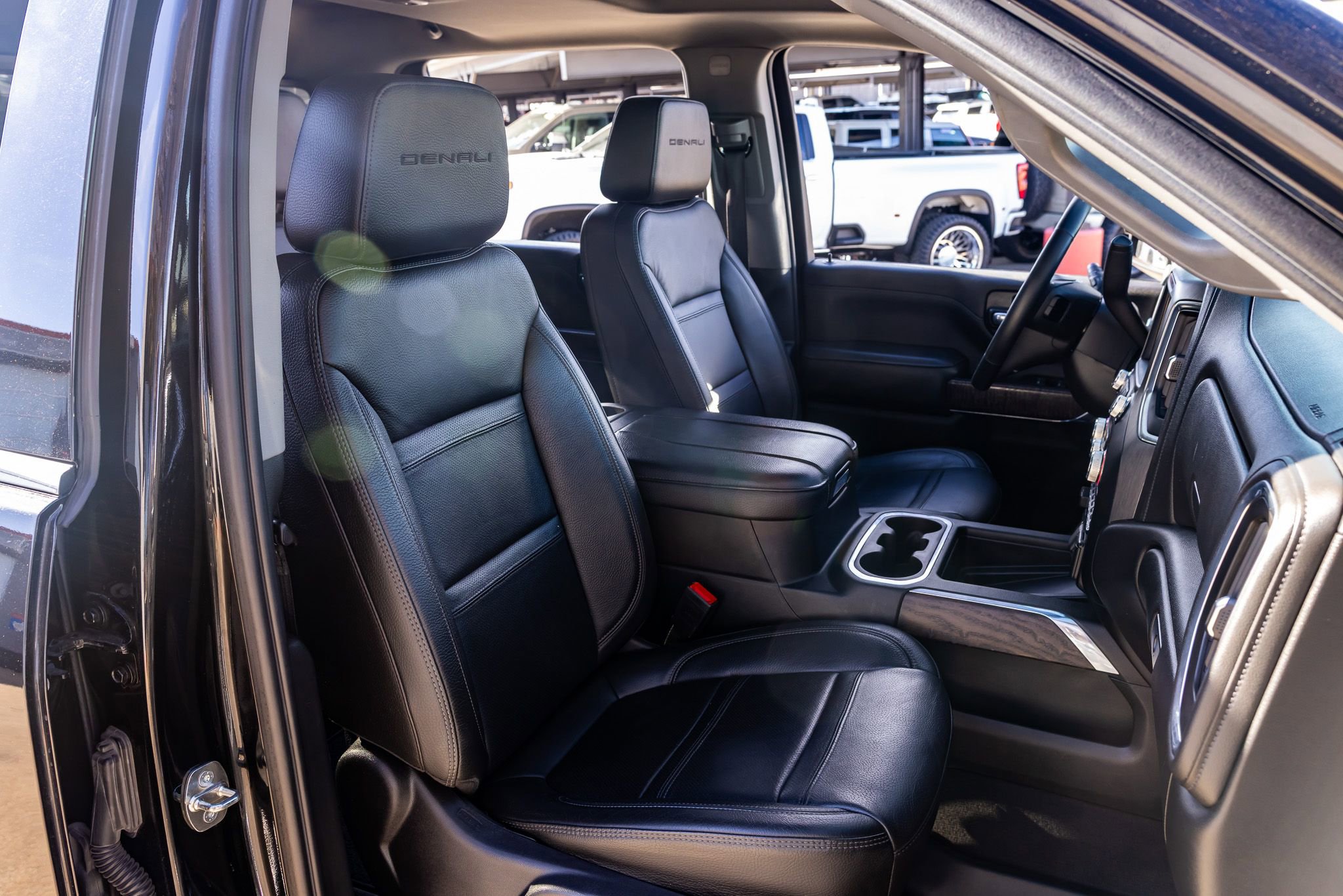 Used 2023 GMC Sierra 2500 Denali w/ Denali Black Diamond Edition image 29