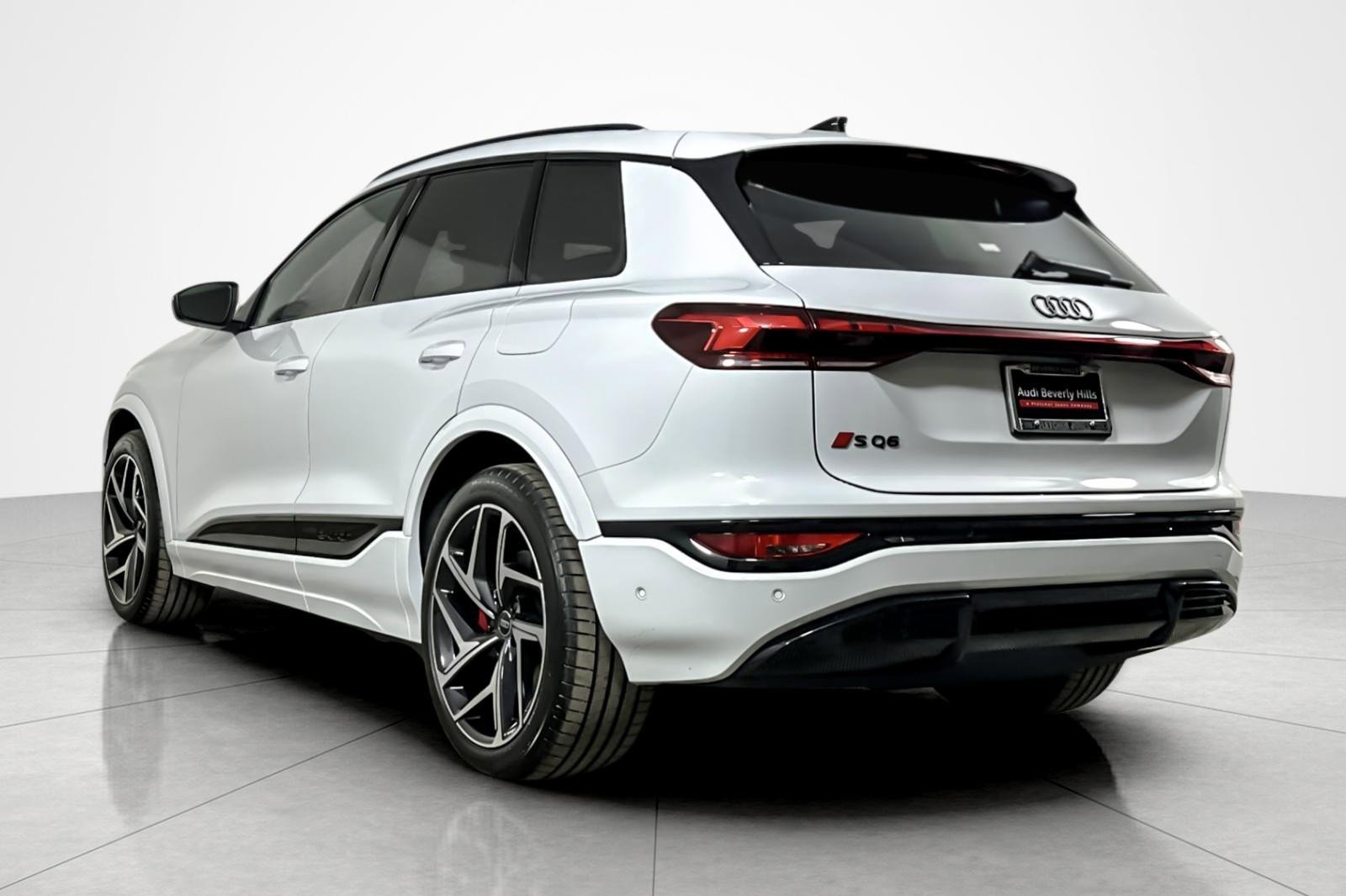New 2025 Audi SQ6 e-tron Premium Plus AWD/4WD image 4