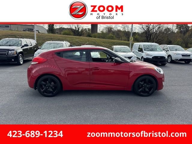 Used 2013 Hyundai Veloster w/ Style Pkg image 1