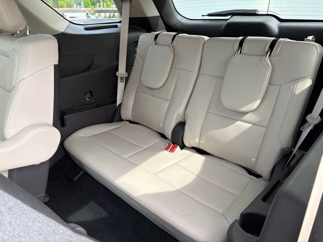 Used 2023 Ford Explorer Platinum w/ Equipment Group 601A AWD/4WD image 32