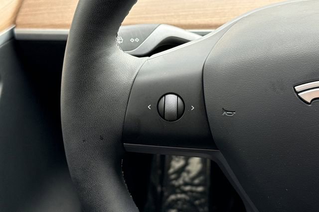 Used 2025 Tesla Model Y Long Range image 29