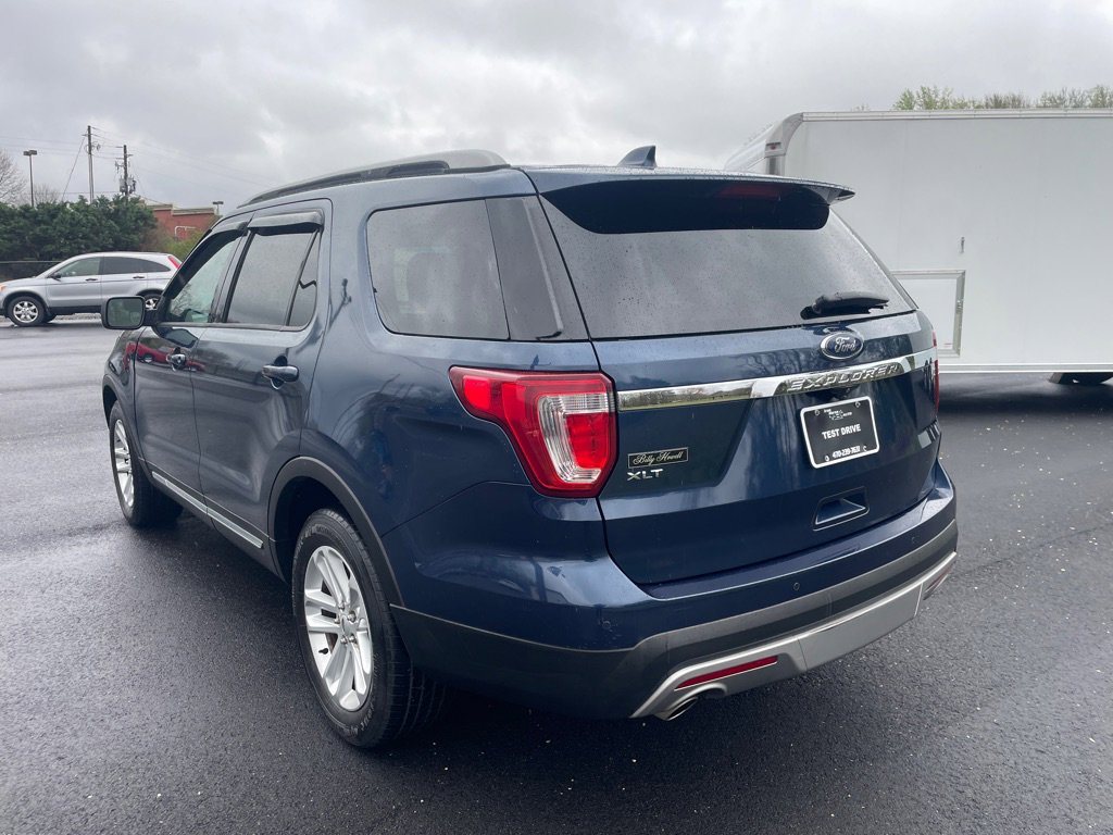 Used 2017 Ford Explorer XLT w/ Equipment Group 202A FWD image 4