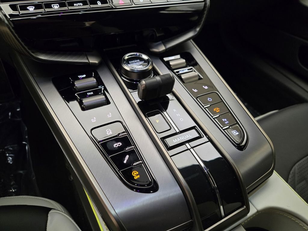 New 2025 Aston Martin Vanquish RWD image 35