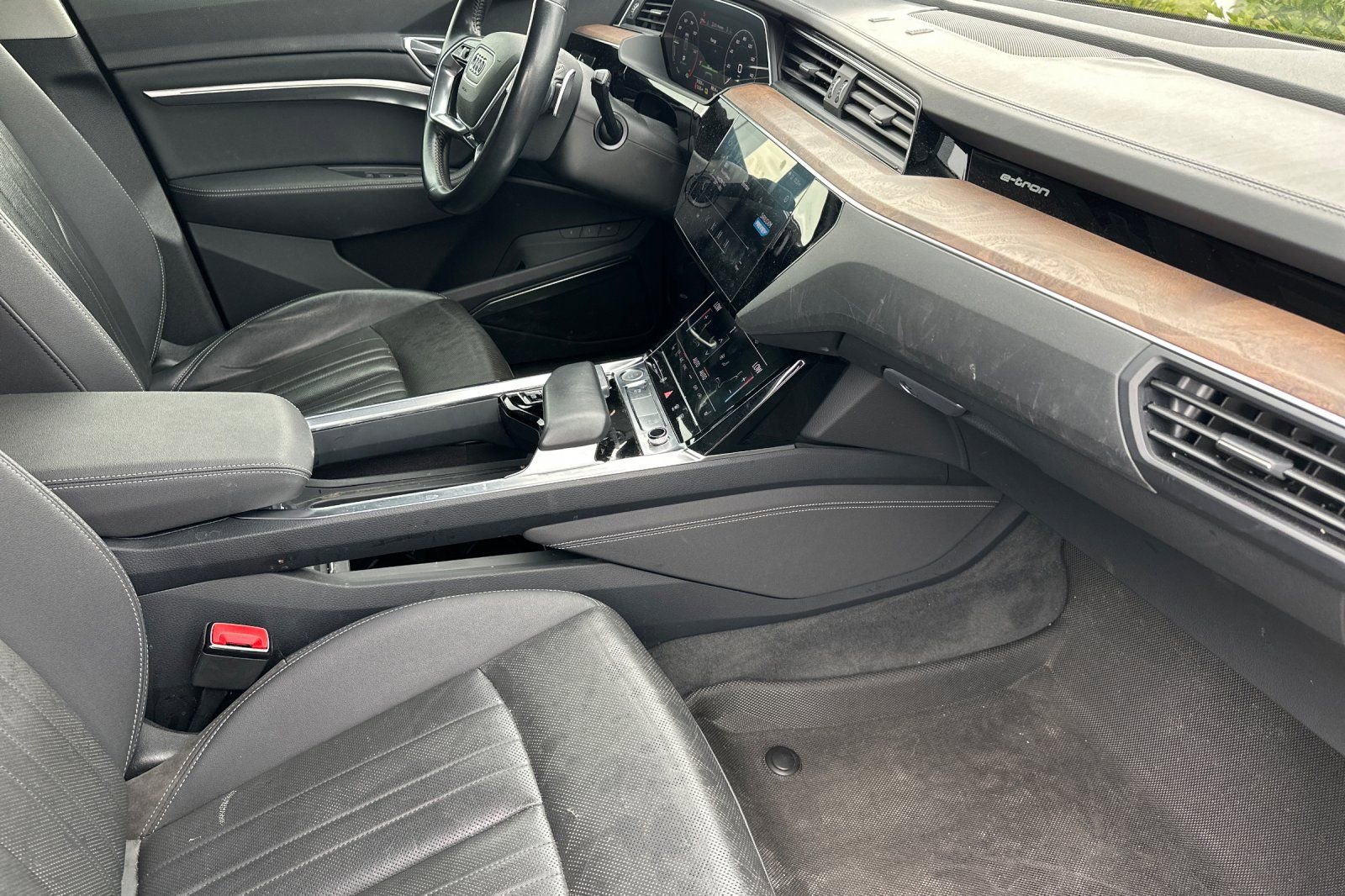 Used 2019 Audi e-tron Premium Plus w/ Cold Weather Package image 19