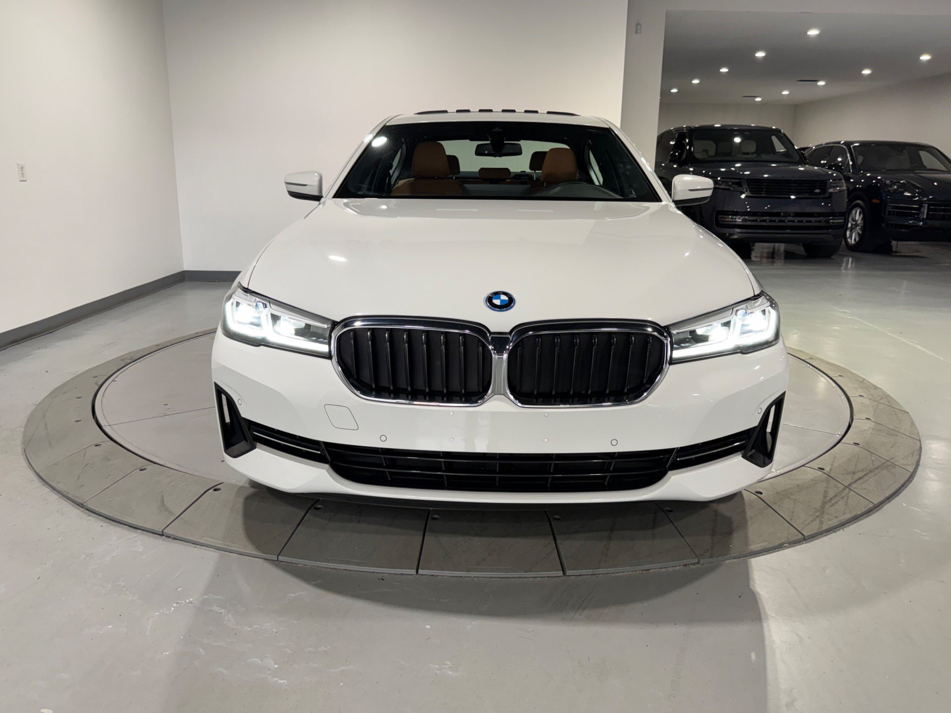 Used 2023 BMW 530e xDrive w/ Convenience Package AWD/4WD image 8