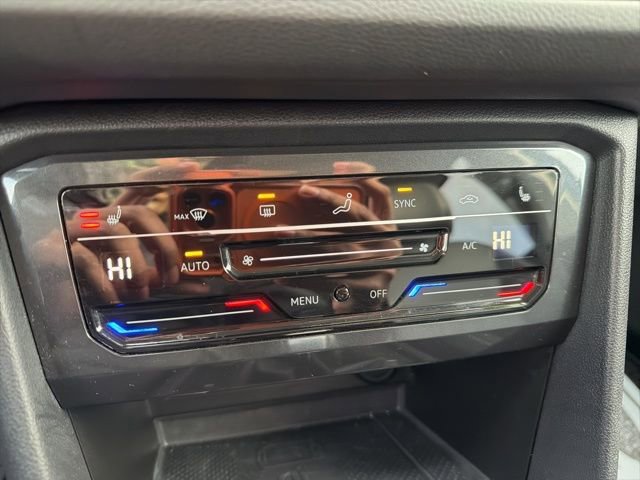 Used 2023 Volkswagen Tiguan SE image 28