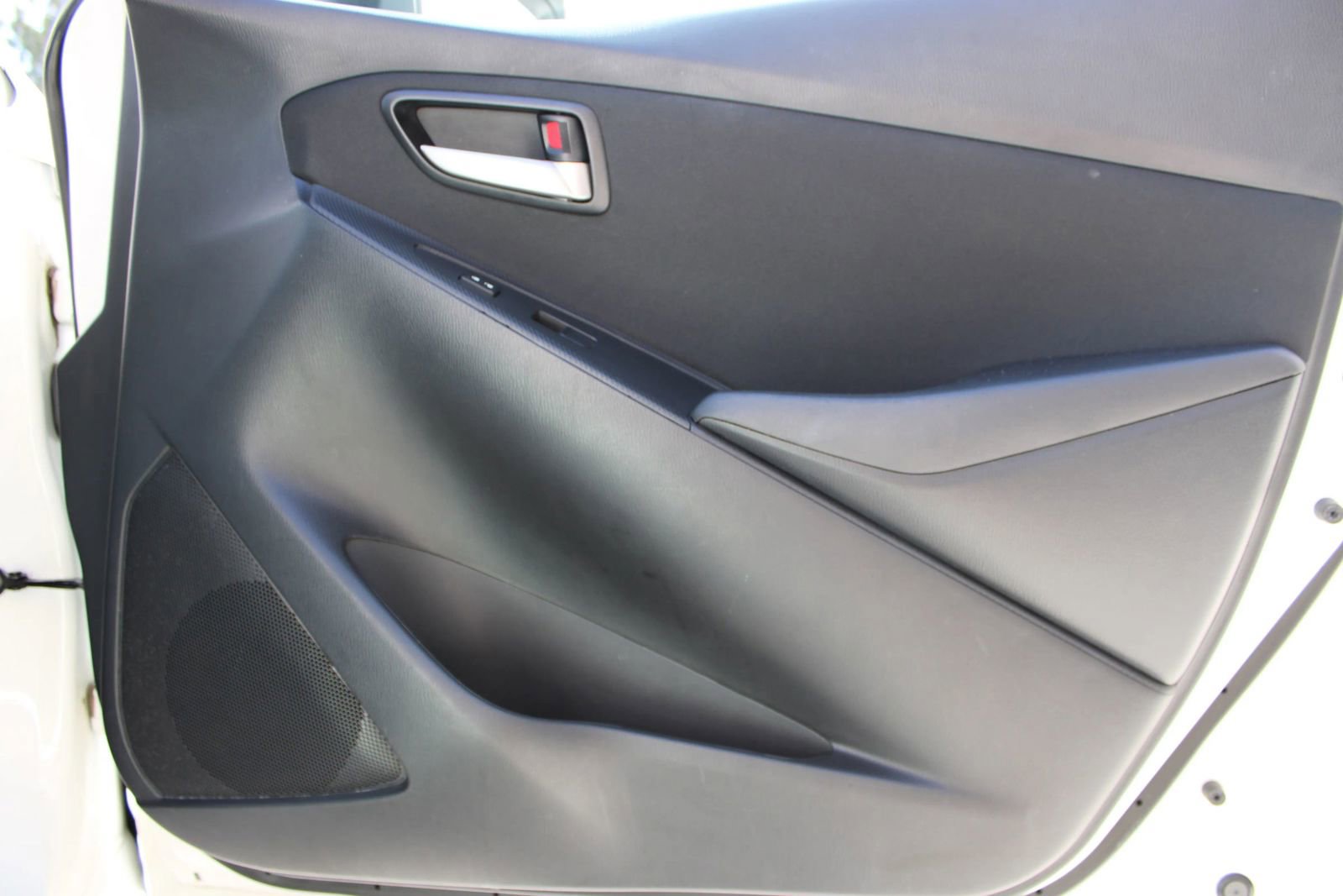 Used 2019 Toyota Yaris LE FWD image 8