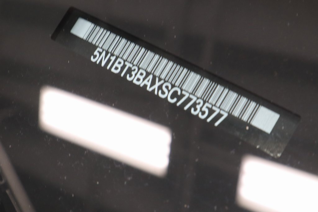 Certified 2025 Nissan Rogue SV image 32