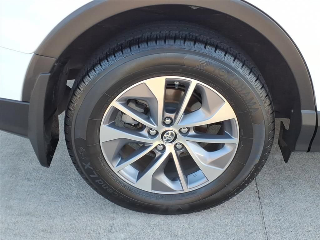 Used 2018 Toyota RAV4 XLE w/ Convenience Package AWD/4WD image 13
