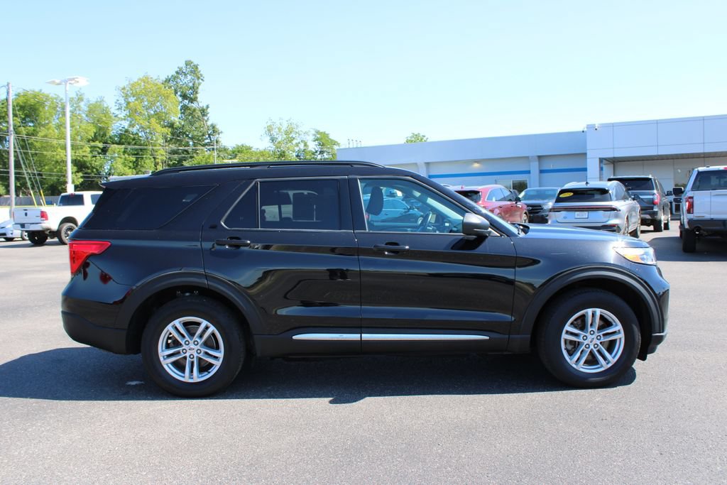 Used 2023 Ford Explorer XLT AWD/4WD image 11