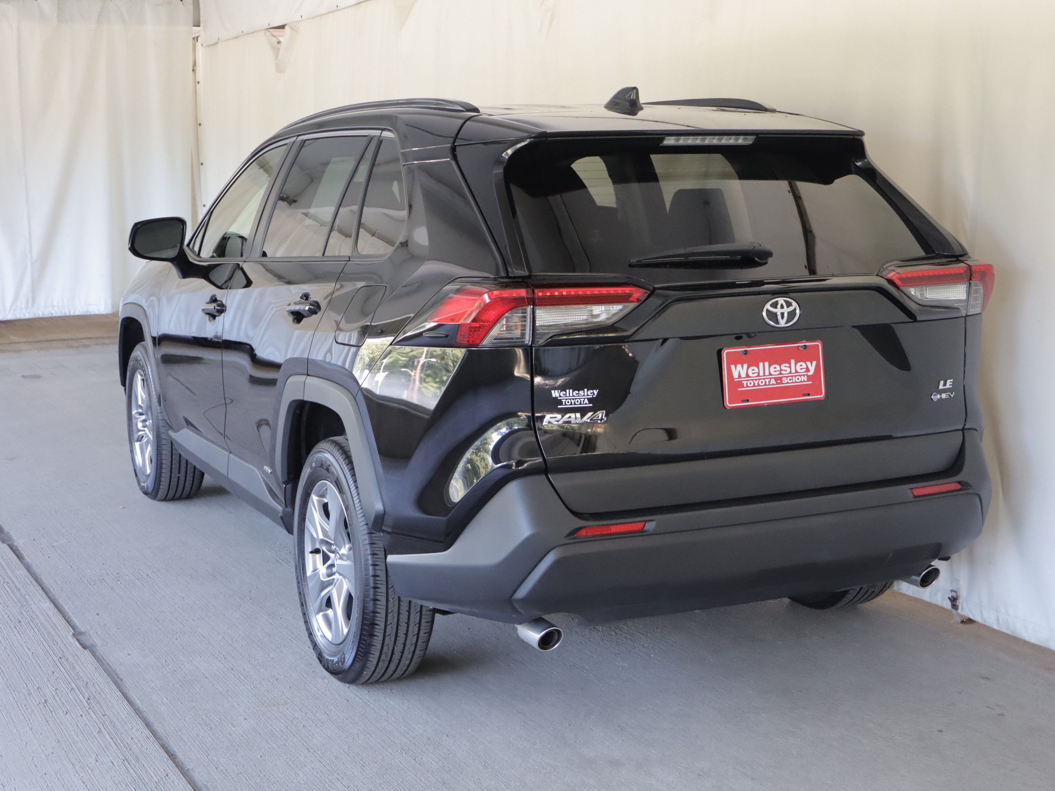 Used 2025 Toyota RAV4 LE AWD/4WD image 23