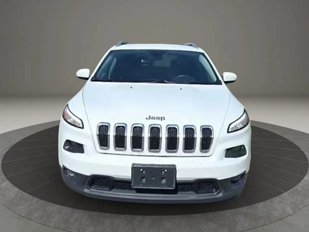 Used 2018 Jeep Cherokee Latitude w/ Safety Group AWD/4WD image 2