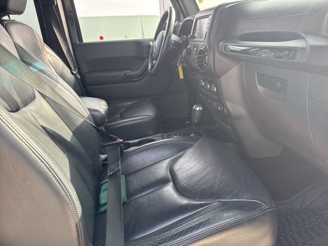 Used 2015 Jeep Wrangler Unlimited Sahara AWD/4WD image 2