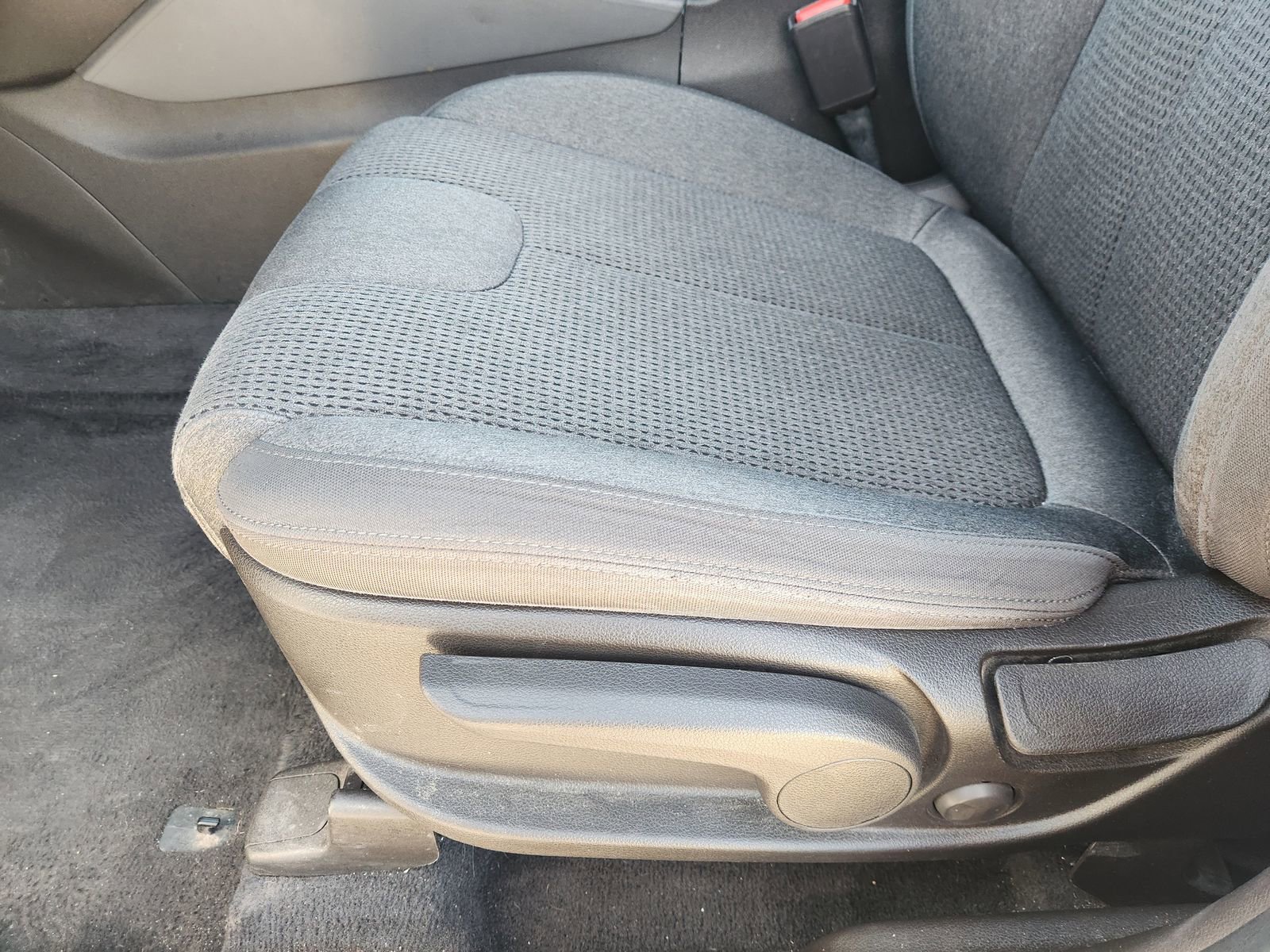 Used 2020 Hyundai Santa Fe SE image 29