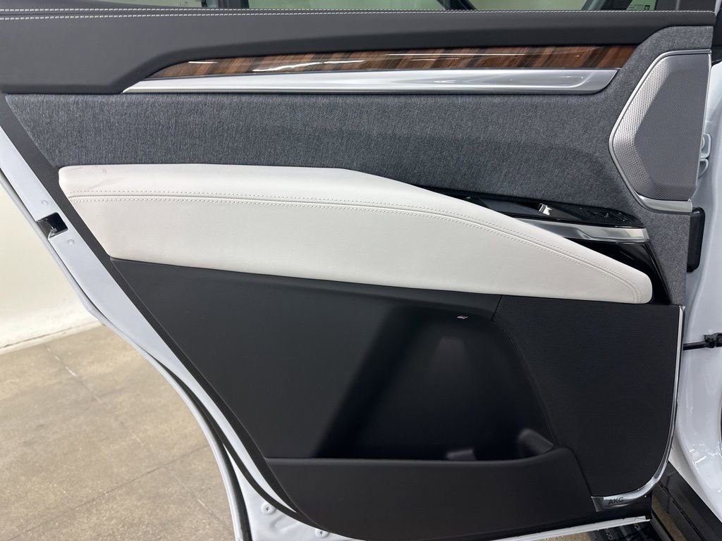 New 2026 Cadillac Escalade Platinum Sport w/ LPO, ONYX Package image 26