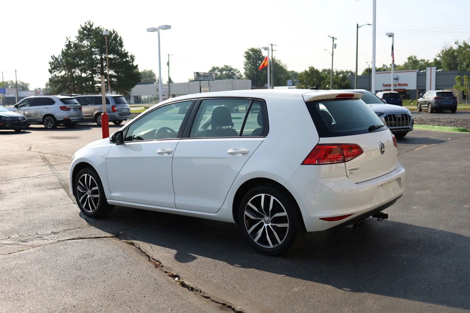 Used 2016 Volkswagen Golf SE image 7
