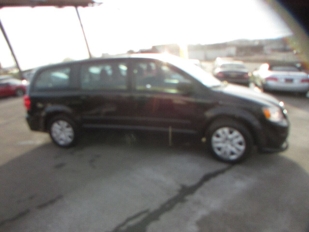 Used 2013 Dodge Grand Caravan American Value Package image 3